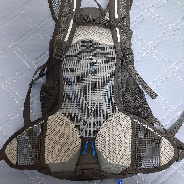 Deuter(ドイター)の使用回数１回 deuter race exp air black 12+3L スポーツ/アウトドアの自転車(バッグ)の商品写真