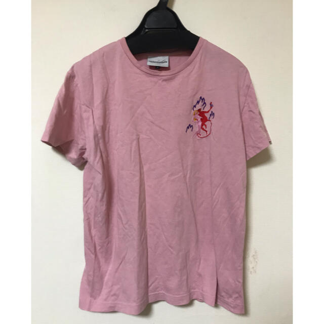 k3(ケースリー)のcarne bollente/カルネボレンテ/ロゴ刺繍Tシャツ/ピンク メンズのトップス(Tシャツ/カットソー(半袖/袖なし))の商品写真