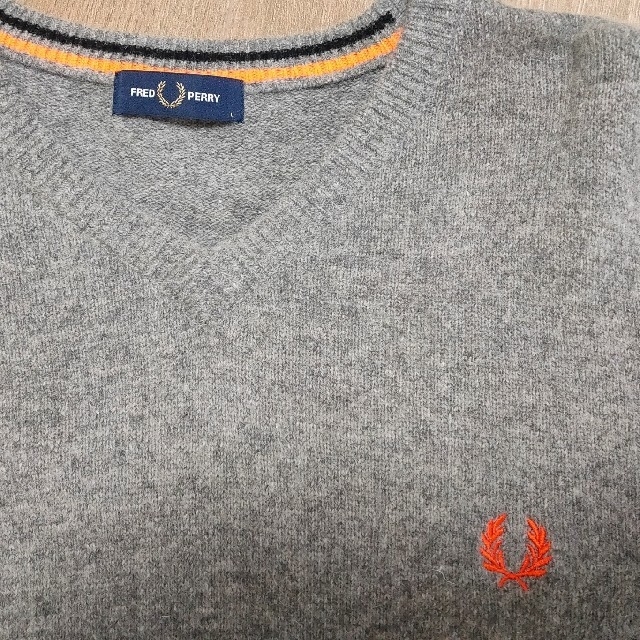 FRED PERRY(フレッドペリー)のFredPerry V NECK SWEATER Lサイズ メンズのトップス(ニット/セーター)の商品写真