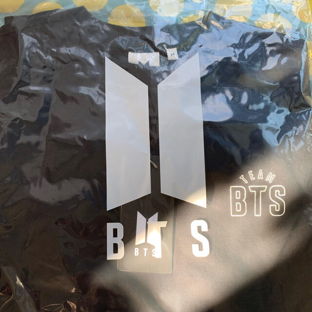 まゆママ様専用　BTS ラッキーボックス　Tシャツ　グクMサイズ エンタメ/ホビーのCD(K-POP/アジア)の商品写真