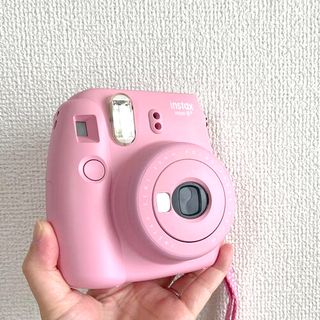 フジフイルム(富士フイルム)のチェキ instax mini 8+ ピンク(フィルムカメラ)