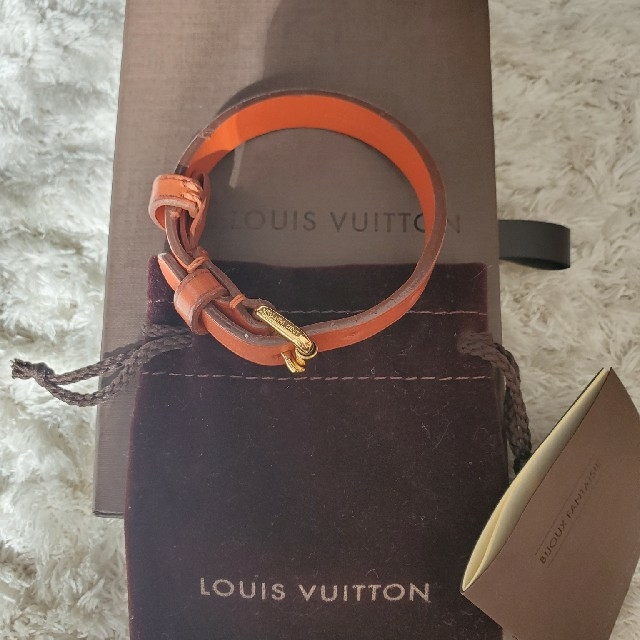 LOUIS VUITTON(ルイヴィトン)のルイヴィトン　レザーブレスレット レディースのアクセサリー(ブレスレット/バングル)の商品写真