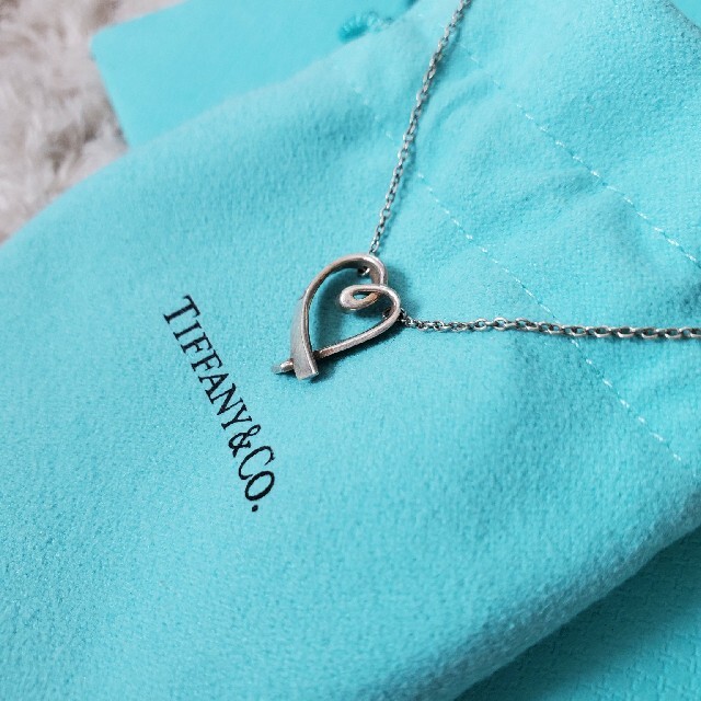 Tiffany & Co.(ティファニー)のティファニー　ラビングハートペンダント　スモールレッドエナメルフィニッシュネック レディースのアクセサリー(ネックレス)の商品写真