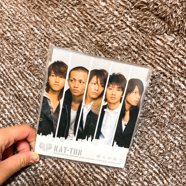 KAT-TUN(カトゥーン)のKAT-TUN  僕らの街で エンタメ/ホビーのCD(ポップス/ロック(邦楽))の商品写真