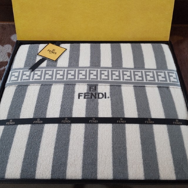 FENDI(フェンディ)のFENDIタオルケット 新品未使用品 キッズ/ベビー/マタニティの寝具/家具(タオルケット)の商品写真