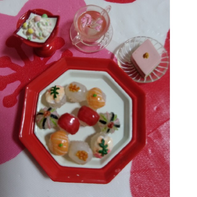 ミニチュアフード　おひな様丸寿司セット ハンドメイドのおもちゃ(ミニチュア)の商品写真