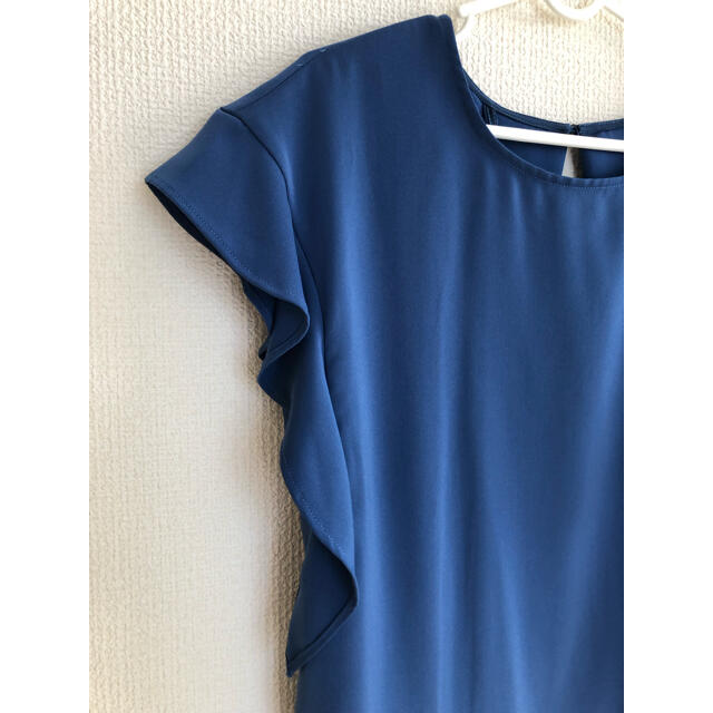 le.coeur blanc(ルクールブラン)のブルー　袖フリル　ブラウス レディースのトップス(シャツ/ブラウス(半袖/袖なし))の商品写真