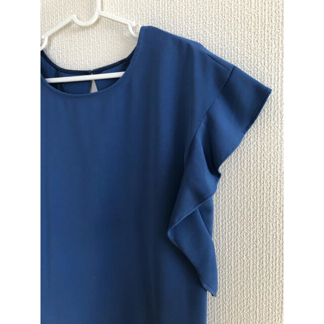 le.coeur blanc(ルクールブラン)のブルー　袖フリル　ブラウス レディースのトップス(シャツ/ブラウス(半袖/袖なし))の商品写真