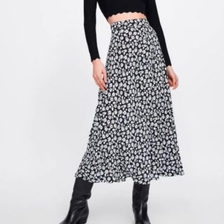 ザラ(ZARA)の美品　ZARA ザラ　花柄ロングスカート(ロングスカート)