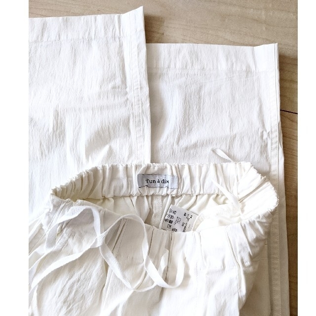 d'un a' dix(アナディス)のアナディス ホワイトワイドパンツ レディースのパンツ(カジュアルパンツ)の商品写真