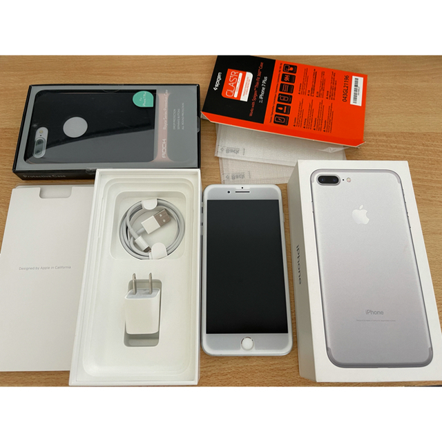 iPhone(アイフォーン)のApple iphone7plus silver 32GB スマホ/家電/カメラのスマートフォン/携帯電話(スマートフォン本体)の商品写真