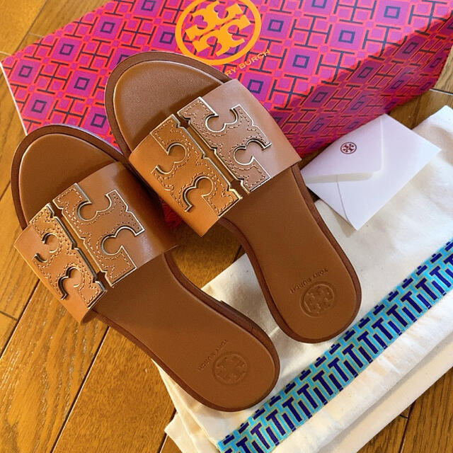 Tory Burch(トリーバーチ)の新品　トリーバーチ  サンダル　22.5 レディースの靴/シューズ(サンダル)の商品写真