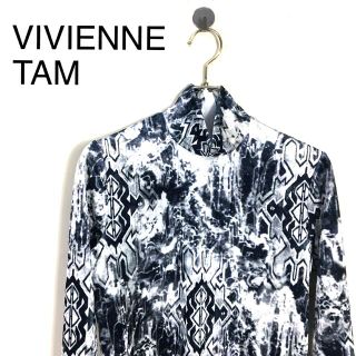 ヴィヴィアンタム(VIVIENNE TAM)のR664 ヴィヴィアンタム ベロア幾何学柄ハイネックトップスカットソーベルベット(カットソー(長袖/七分))