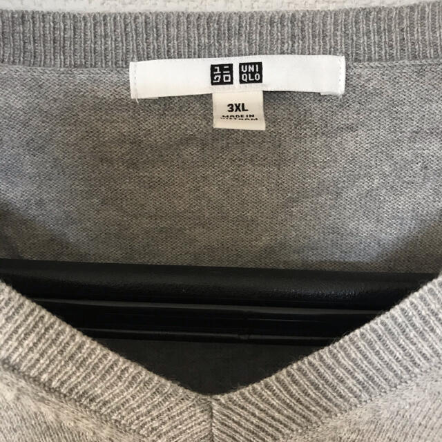 UNIQLO(ユニクロ)のユニクロ　（カシミア混）コットン90%　Ｖネックセーター　3XL グレー　灰色 レディースのトップス(ニット/セーター)の商品写真