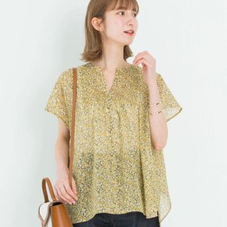 ニジュウサンク(23区)の人気完売品　新品☆タグ付き【洗える】Rattiフラワープリント 半袖 ブラウス(シャツ/ブラウス(半袖/袖なし))