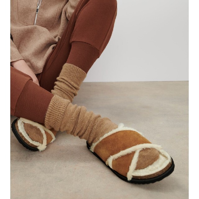 ZARA - ZARA フェイクファー フラットサンダル レザー 36サイズ ZARA - ZARA フェイクファー フラットサンダル レザー 36サイズ