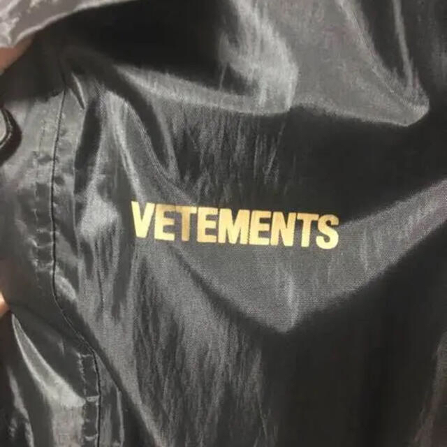 Balenciaga(バレンシアガ)の【美品】vetements raincoat メンズのファッション小物(レインコート)の商品写真