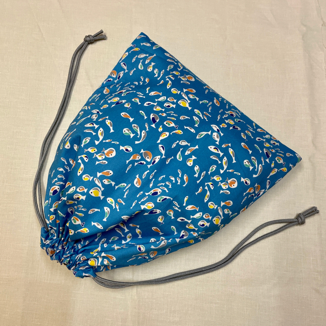 リバティ　グリマー　ハンドメイド巾着袋　標準サイズ ハンドメイドのキッズ/ベビー(外出用品)の商品写真