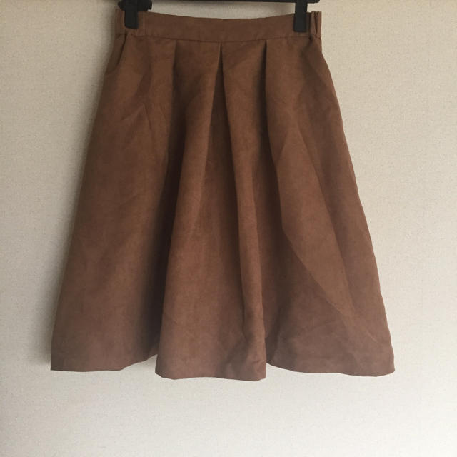 anatelier(アナトリエ)のクチュールブローチ スエード調スカート レディースのスカート(ひざ丈スカート)の商品写真
