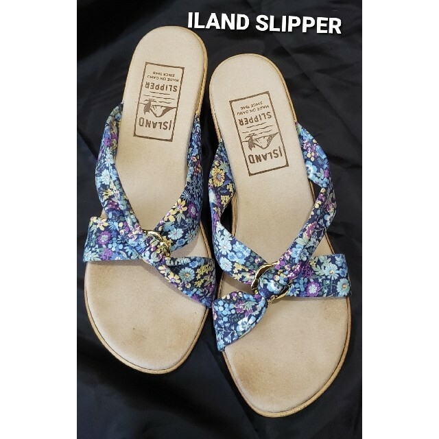 ISLAND SLIPPER(アイランドスリッパ)の美品　アイランドスリッパ　大きいサイズ　#9  小花柄/白 レディースの靴/シューズ(サンダル)の商品写真