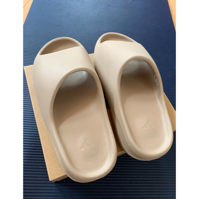 adidas(アディダス)のADIDAS YEEZY SLIDE "PURE" メンズの靴/シューズ(サンダル)の商品写真