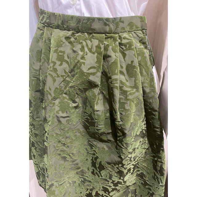 carnelian(カーネリアン)のcarnelian新品タグ付き　膝丈グリーンフレアスカート　M レディースのスカート(ひざ丈スカート)の商品写真