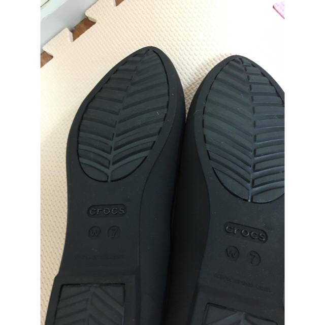 crocs(クロックス)のcrocs eve flat W7 新作 レディースの靴/シューズ(ローファー/革靴)の商品写真