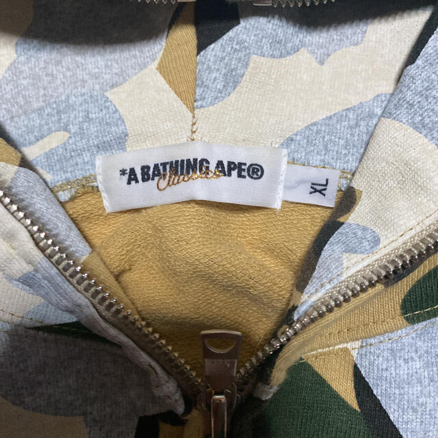 A BATHING APE(アベイシングエイプ)のAPE BAPE KAWS 1st camo 迷彩　パーカー　sta XL メンズのトップス(パーカー)の商品写真