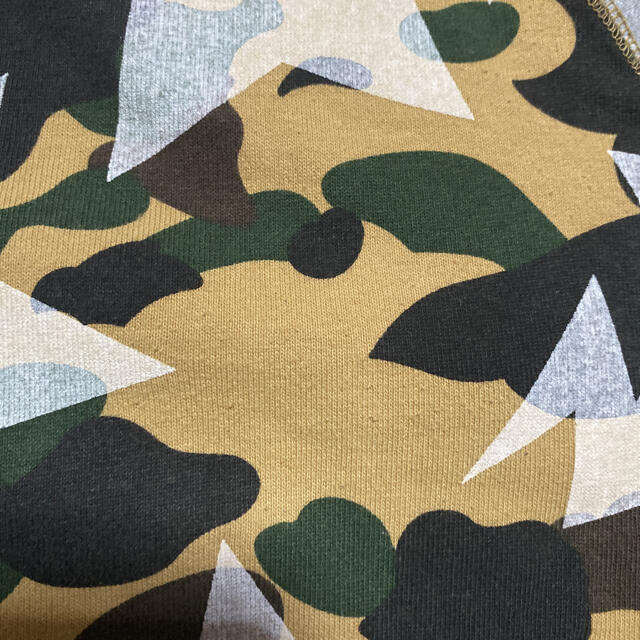 A BATHING APE(アベイシングエイプ)のAPE BAPE KAWS 1st camo 迷彩　パーカー　sta XL メンズのトップス(パーカー)の商品写真