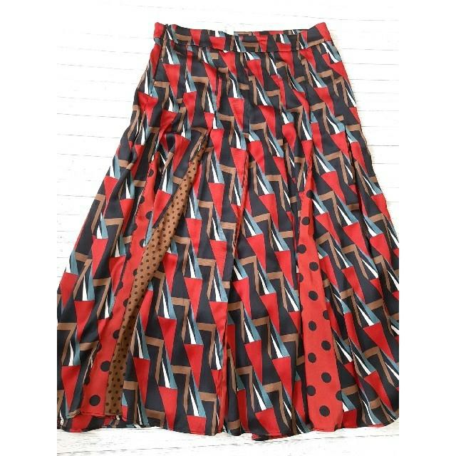 ZARA(ザラ)のZARA　幾何学×ドット ロングプリーツ スカート レディースのスカート(ロングスカート)の商品写真