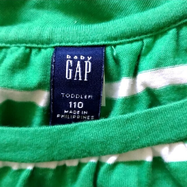 babyGAP(ベビーギャップ)の110 半袖ワンピース 緑色 ボーダー スポーティ キッズ/ベビー/マタニティのキッズ服女の子用(90cm~)(ワンピース)の商品写真