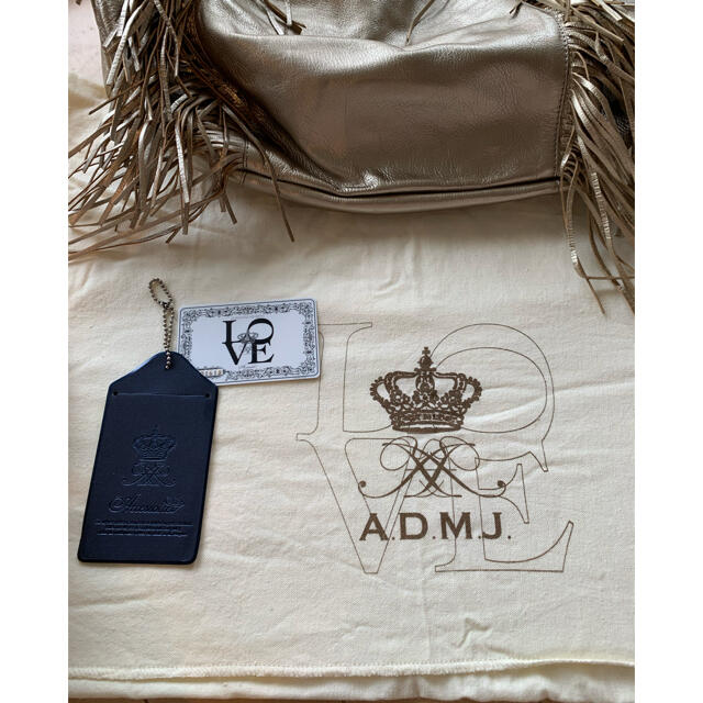 A.D.M.J.(エーディーエムジェイ)のA.D.M.Jフリンジゴールドバッグ　本革　レアデザイン　美品 レディースのバッグ(ハンドバッグ)の商品写真