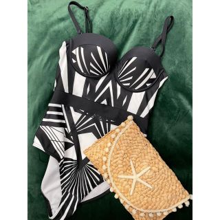 日本未入荷【タグ付き新品】ワンピース  水着　👙(水着)