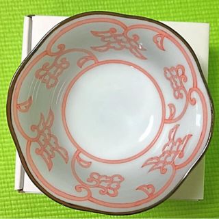 タチキチ(たち吉)の京都たち吉製　美濃焼　唐花小鉢（赤）(食器)