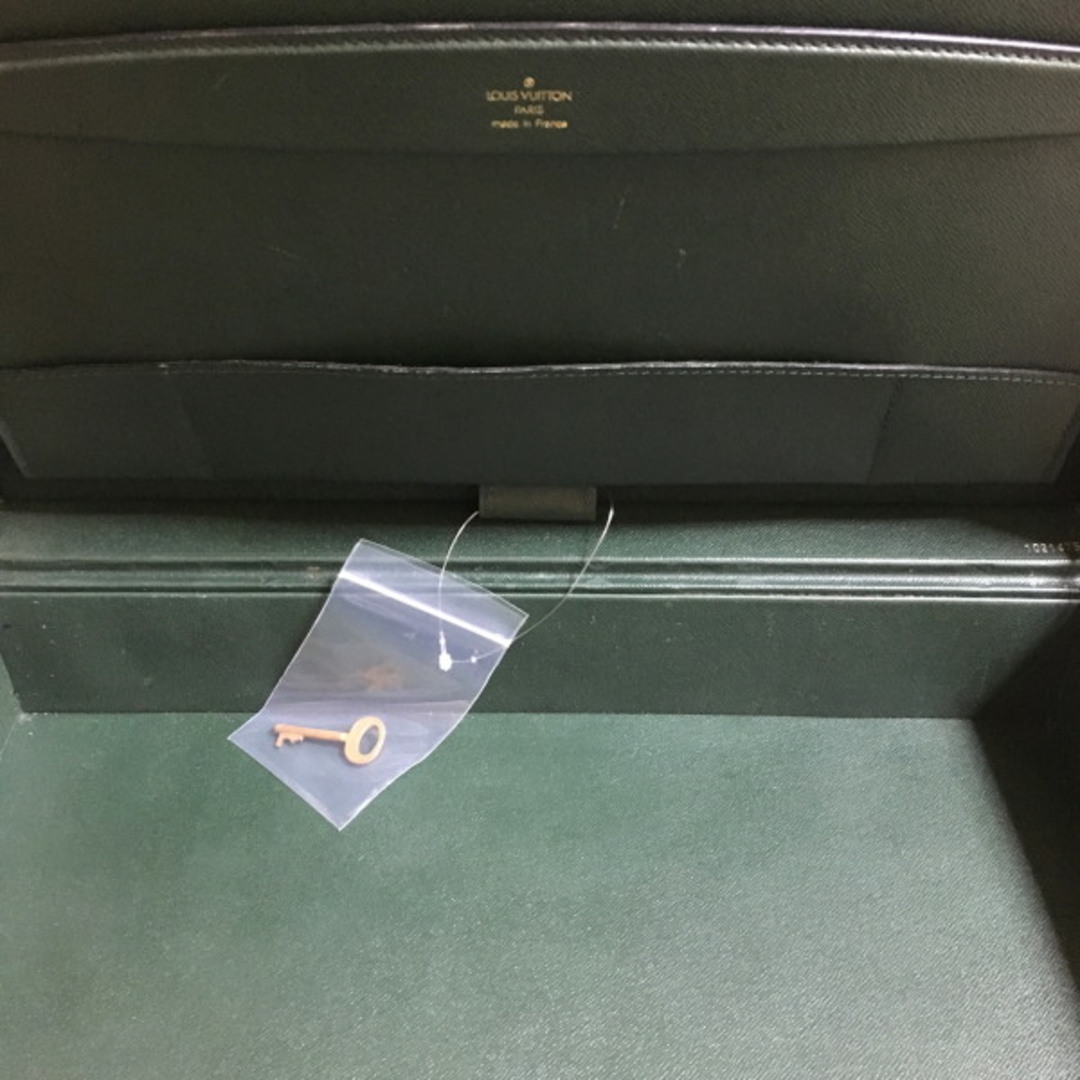 LOUIS VUITTON(ルイヴィトン)のルイヴィトン M30004 トランク エピセア  LOUIS VUITTON プレジデント タイガ メンズのバッグ(トラベルバッグ/スーツケース)の商品写真