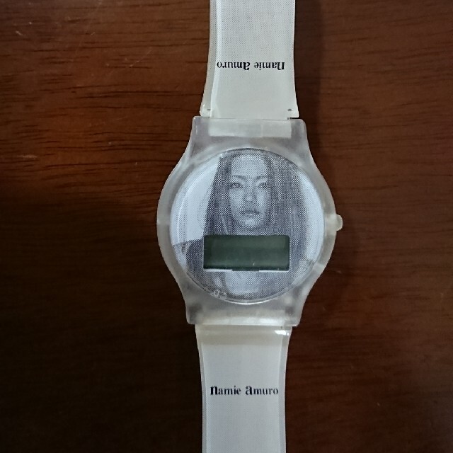 安室奈美恵腕時計レア