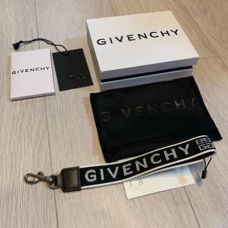ジバンシィ ハイブランド キーホルダー レディース の通販 1点 Givenchyのレディースを買うならラクマ