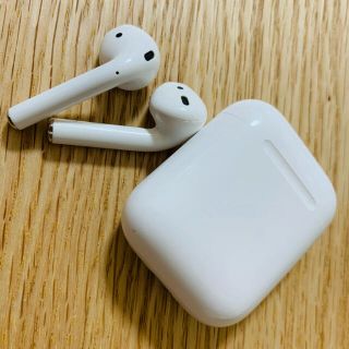 アップル(Apple)のAirPods(ヘッドフォン/イヤフォン)