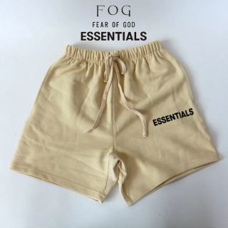 エッセンシャル(Essential)のFEAR OF GOD ESSENTIALS ハーフパンツ　クリーム　XL(ショートパンツ)