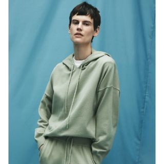 ザラ(ZARA)のZARA　ニットフーディ　パーカー　　Sサイズ(パーカー)