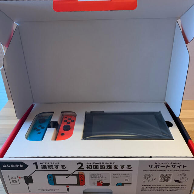 Nintendo Switch(ニンテンドースイッチ)のニンテンドースイッチ　新品未開封　ポケモンカードのおまけ付き エンタメ/ホビーのゲームソフト/ゲーム機本体(家庭用ゲーム機本体)の商品写真