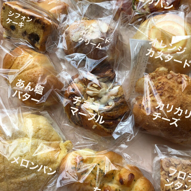 毎週金曜日発送　菓子パン　惣菜パン　焼き菓子詰め合せ　クール便込 食品/飲料/酒の食品(パン)の商品写真
