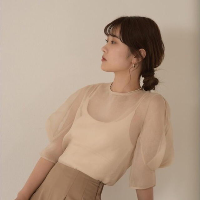 Amiur / airy open shoulder puff sleeve