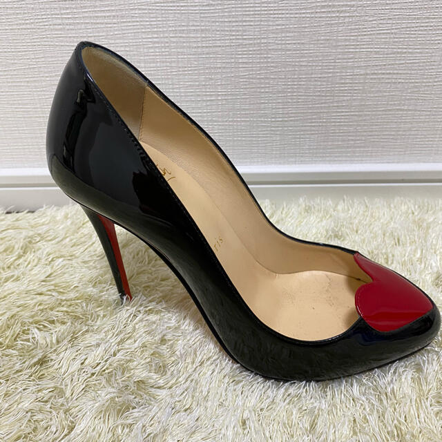 Christian Louboutin(クリスチャンルブタン)のパンプス　ハート　エナメル　ヒール　クリスチャンルブタン　36 約23センチ レディースの靴/シューズ(ハイヒール/パンプス)の商品写真