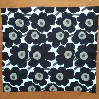 マリメッコ(marimekko)のマリメッコ　ミニウニッコ　生地　ハギレ(生地/糸)