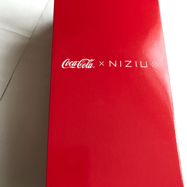 コカ・コーラ(コカコーラ)のコカコーラ NiziU 保冷タンブラー＆キューブ型製氷器 2個セット当選非売品 エンタメ/ホビーのタレントグッズ(アイドルグッズ)の商品写真