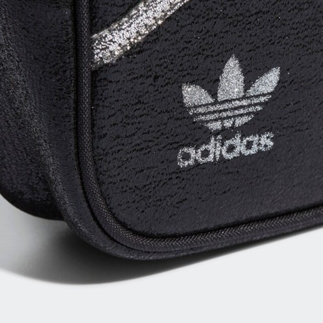 adidas(アディダス)のアディダス オリジナルス バッグ ブラック×シルバーメタリック レディースのバッグ(リュック/バックパック)の商品写真