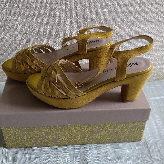 【新品未使用】サンダル　イエロー レディースの靴/シューズ(サンダル)の商品写真