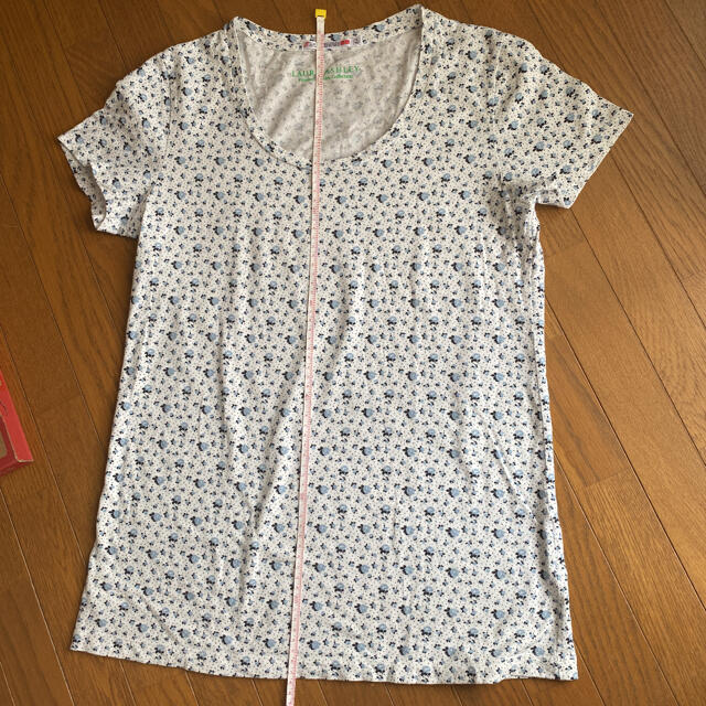 LAURA ASHLEY(ローラアシュレイ)のローラアシュレイ　Tシャツ　花柄 レディースのトップス(Tシャツ(半袖/袖なし))の商品写真