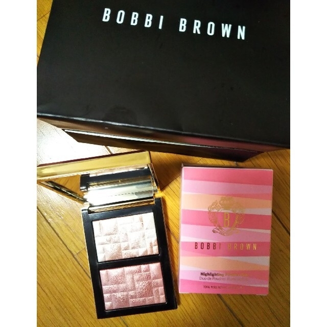 BOBBI BROWN(ボビイブラウン)のボビイブラウン ピンクグロウ ハイライティングパウダーデュオ ハイライト コスメ/美容のベースメイク/化粧品(フェイスカラー)の商品写真